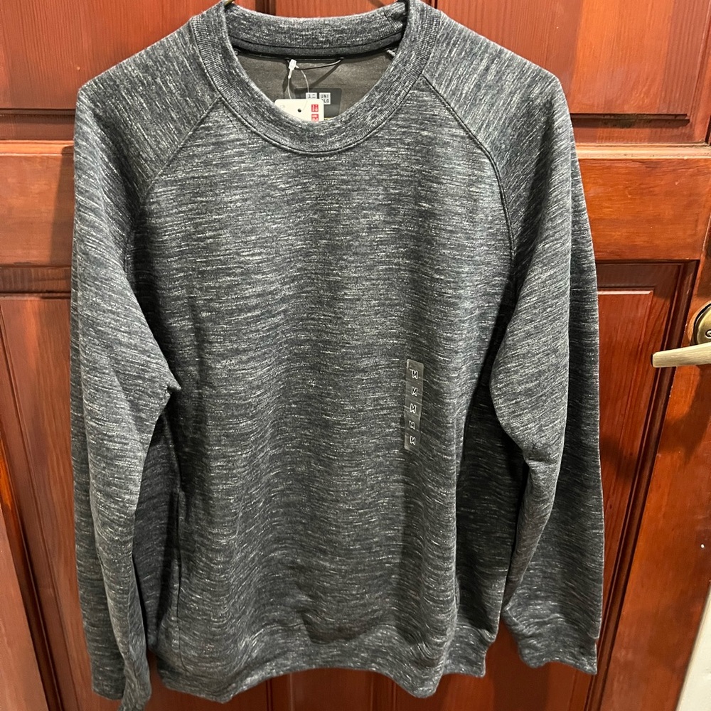 Uniqlo dry stretch long sleeve sweatshirt